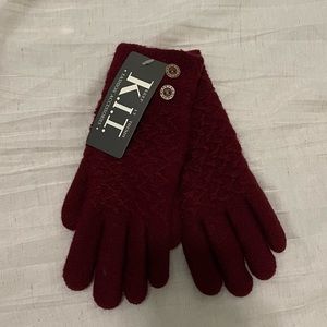 Burgundy winter gloves